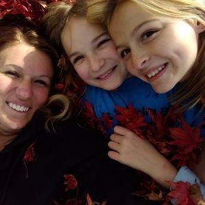 Meet your Posher, Lora